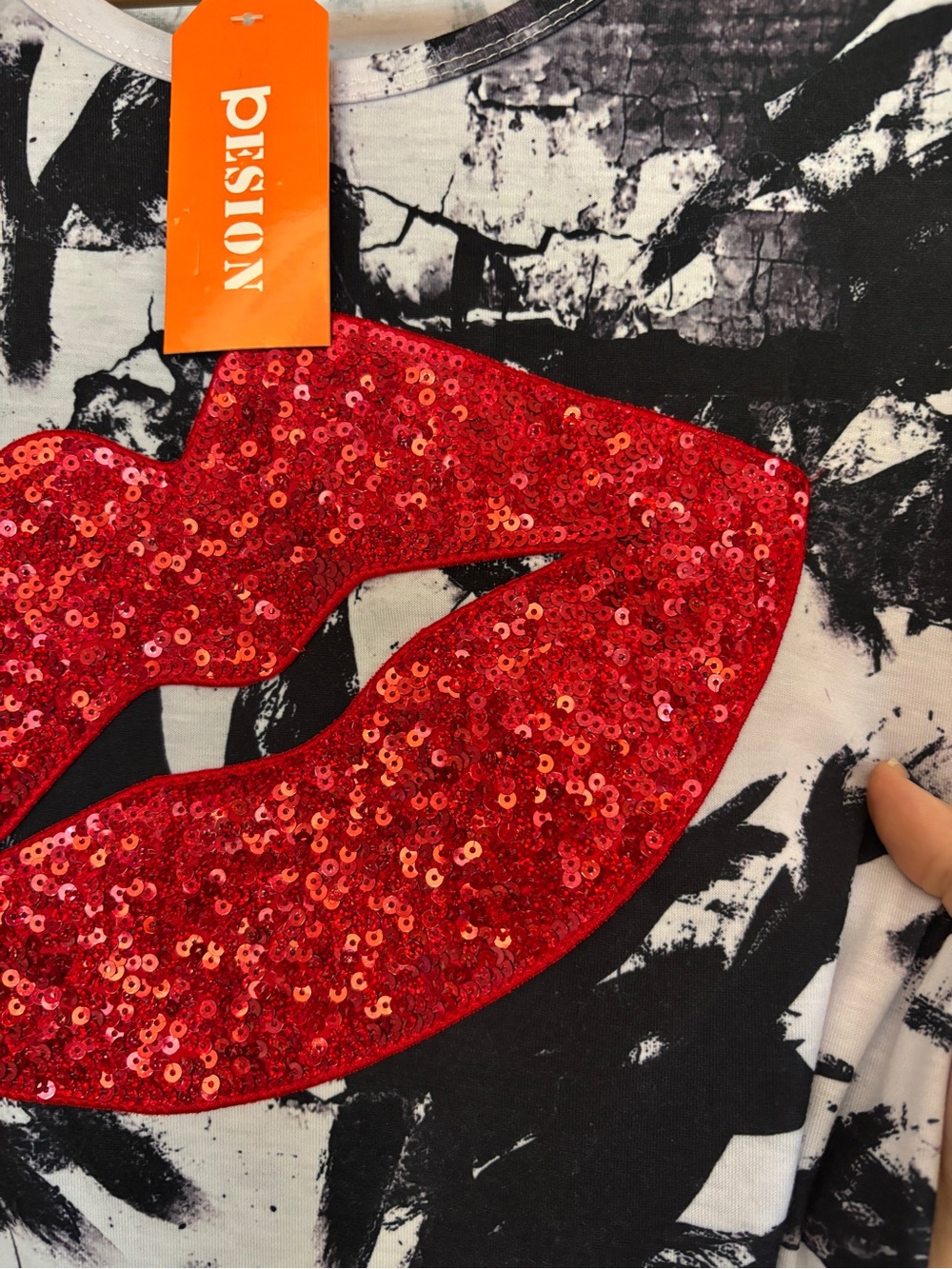 Graphic Tee Red Sequin Lips Size Large Black White Red Edgy Glam Artsy Going Out - Picture 3 of 7